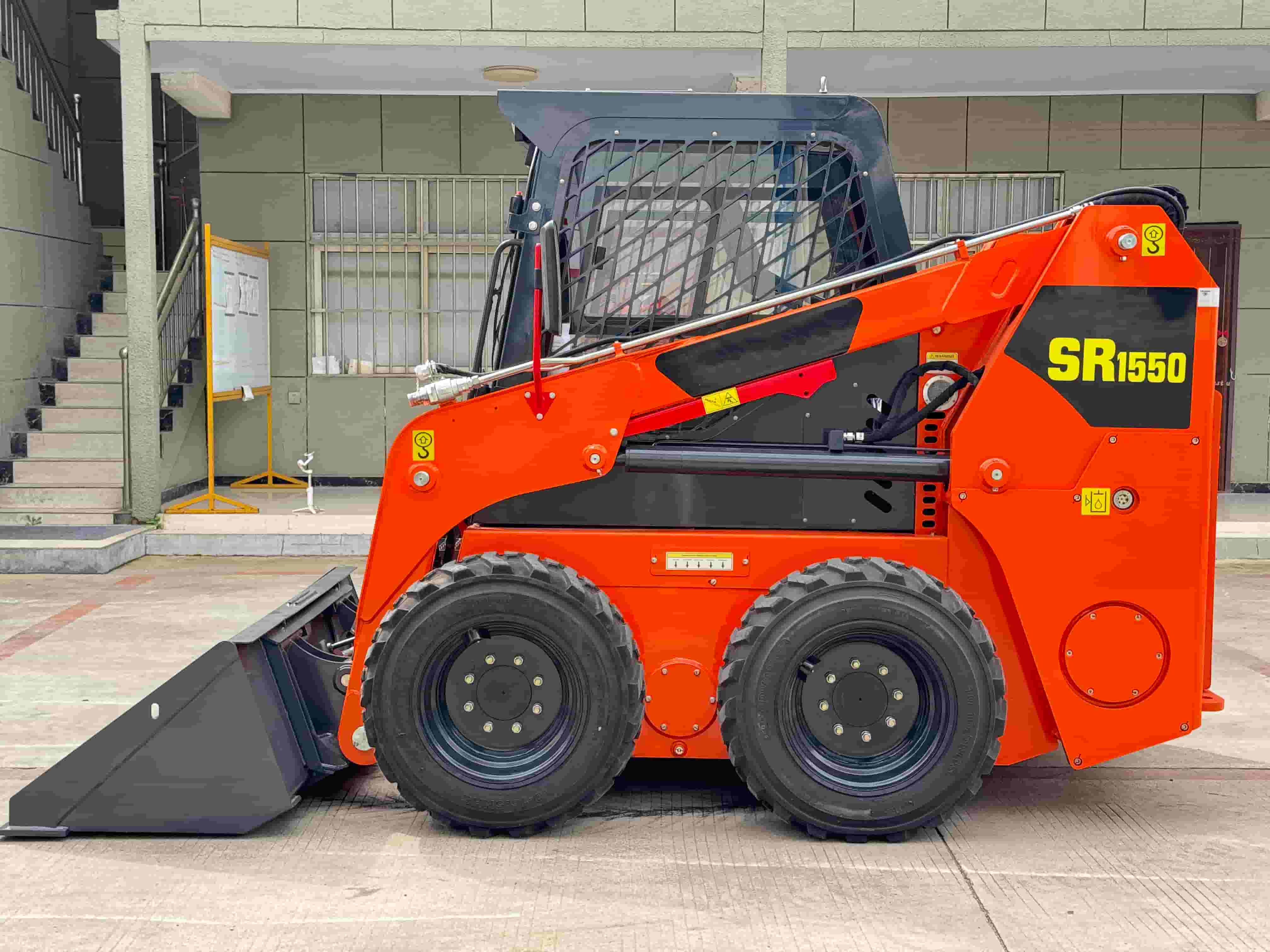 Bu tələyə düşməyin! Böyük bir ölkənin skid steer yükləyicilərinin toplu şəkildə alınması bir sıra 